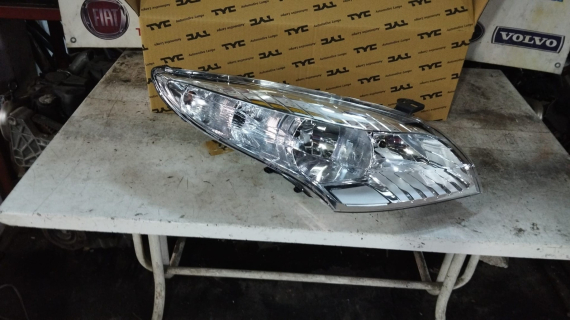 2008-2012 RENAULT MEGANE 3HB SAĞ FAR SIFIR İTHAL