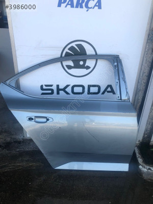 ÇIKMA SKODA SUPERB SAĞ AARKA KAPI