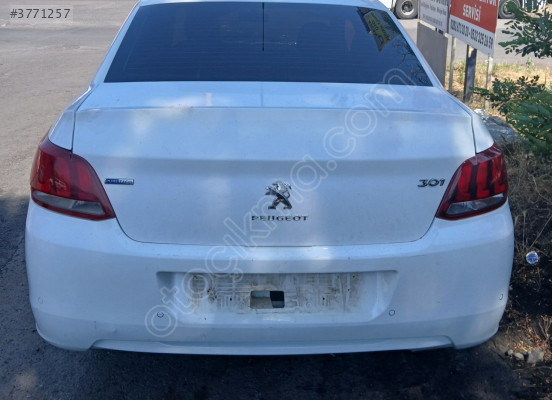 Peugeot 301 çıkma bagaj kapagı