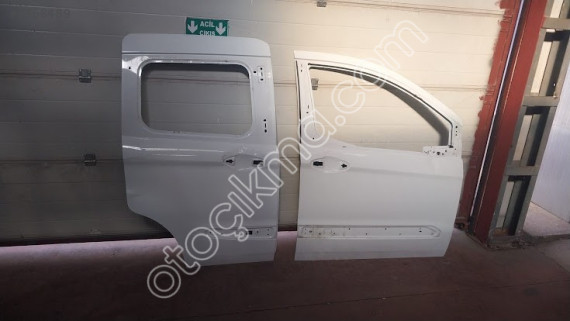 FORD TOURNEO COURİER SAĞ ÖN SAĞ SÜRGÜLÜ KAPI