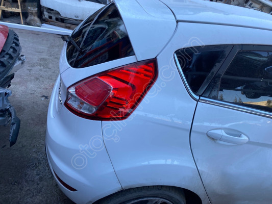 FORD FİESTA SAĞ ARKA ÇAMURLUK BEYAZ HATASIZ