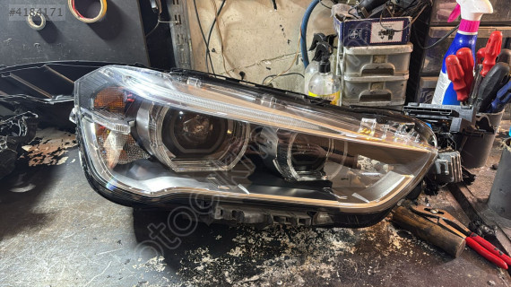 BMW X1 F48 LCİ SAĞ FAR 90117916