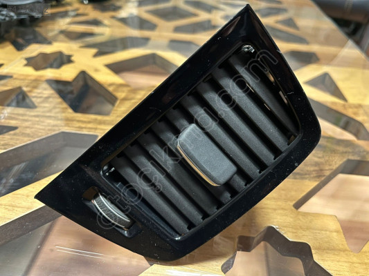 XC90 HAVALANDIRMA IZGARASI SAĞ ORJİNAL