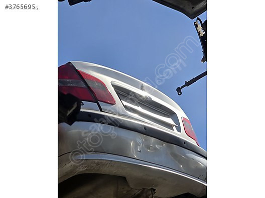 mitsubisi carisma bagaj kapağı