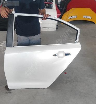 2019/2024 TOYOTA COROLLA BEYAZ SOL ARKA KAPI ORJINAL LOKALLİK