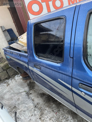 NİSSAN SKYSTAR SAĞ ARKA KAPI