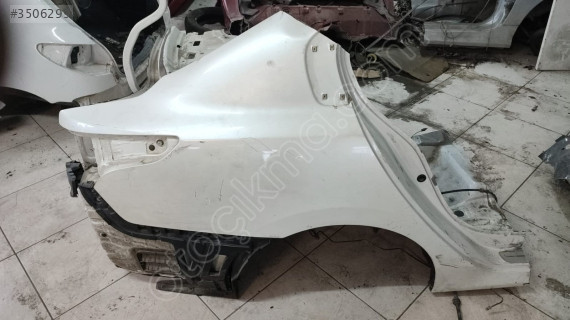 Renault Latitude Sağ Arka Çamurluk (11-15)