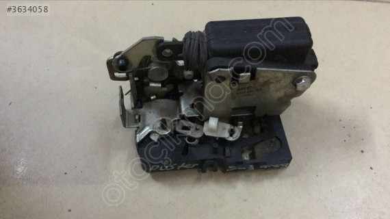 DACIA DUSTER SAĞ ARKA KAPI KİLİDİ MOTORLU 825029556