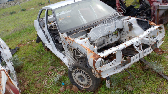 RENAULT 19 BEYAZ KESME SAĞ ÖN
