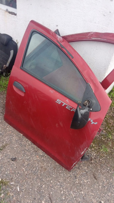 Dacia stepvay sağ ön kapı ufak hasarli