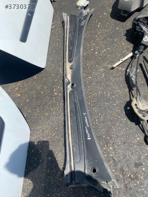 Renault Kangoo Ön Cam Izgarası - Mert Oto Çıkma Parçaları
