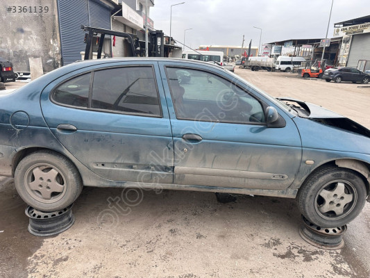 RENAULT MEGANE 1 SAĞ ÖN KAPI ORJİNAL ÇIKMA TEMİZ 97-01
