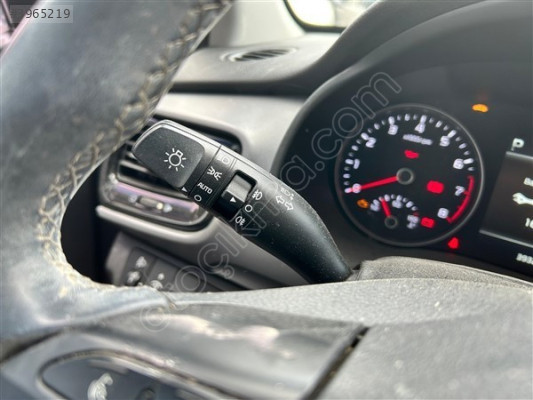 2022 Kia Stonic Silgi Sinyal Kolu