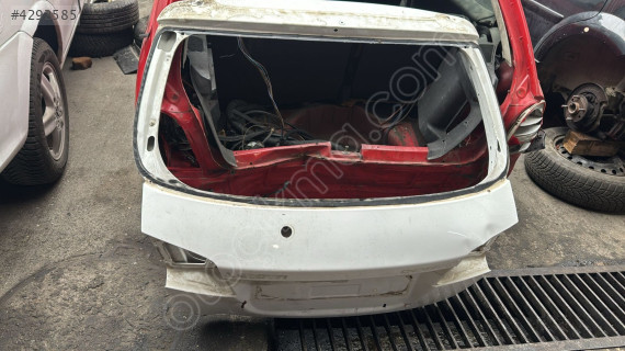 Chevrolet lacetti hb çıkma orjinal tatlı hasarlı bagaj kapağı