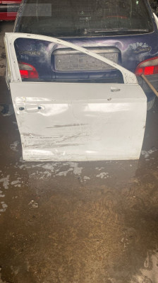 SEAT LEON SAĞ ÖN KAPI