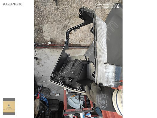 CARAVELLE SİGORTA ORTA KAPAK YUVA 7E0907296