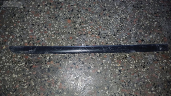 2001-2003 Toyota Corolla sağ arka kapı çıtası (lastik)