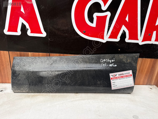 Nissan Qashqai sol arka kapı çıtası bandı dodik