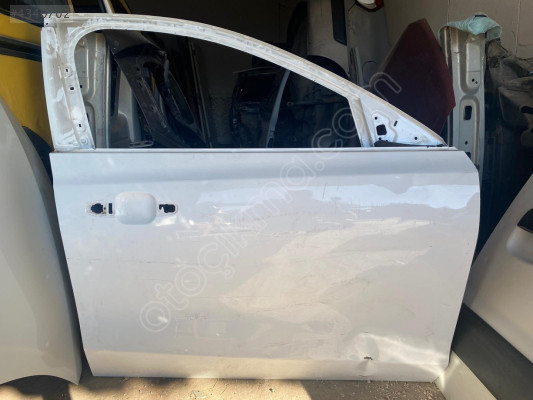 FORD FOCUS 4 SAĞ ÖN KAPI ORİJİNAL ÇIKMA