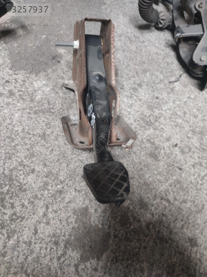 Passat b7 gaz pedalı