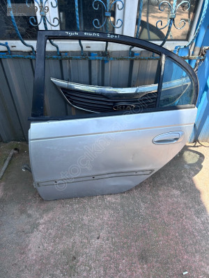 2001 toyota avensis sol arka kapı dolu