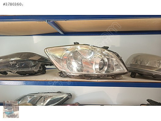Toyota Auris sağ far çıkma