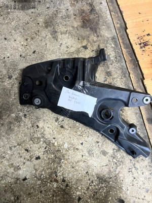 Volvo s60 sağ taşıyıcı braketi