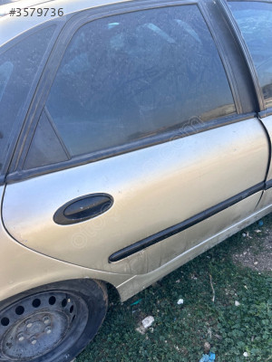 RENAULT LAGUNA SAĞ ÖN KAPI