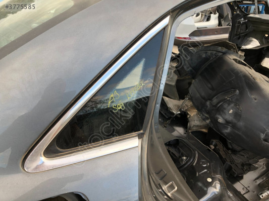 AUDI A3 8V KASA SAĞ ARKA KELEBEK CAM ORJİNAL