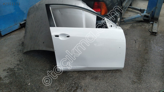 mazda 3 sağ ön kapı