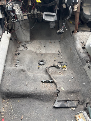 ÇIKMA VW BORA TABAN HALISI