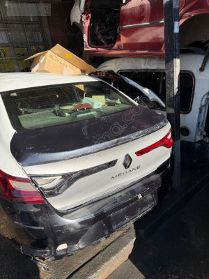 Megane 4-IV Sedan Arka Bagaj Kapağı (2015-2023) - 901001568R
