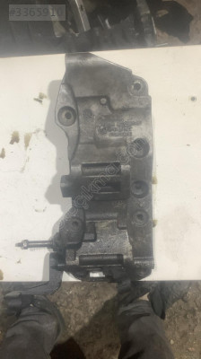 11168506863-05 bmw x6 motor klima komprasör ayak
