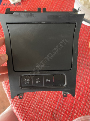 VOLKSWAGEN JETTA ORTA KONSOL KÜLLÜK 1K0857961