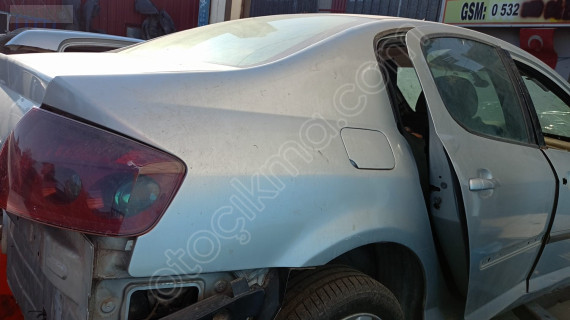 peugeot 407 sağ arka çamurluk