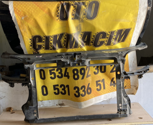 Audi a3 ön panel 8P0805594