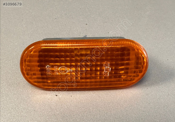 VW TRANSPORTER T5 04-15 ÇAMURLUK SİNYALİ (SARI) 3B0949117B