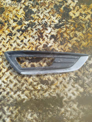 Ford focus 3 titanyum sağ sis farı çerçevesi