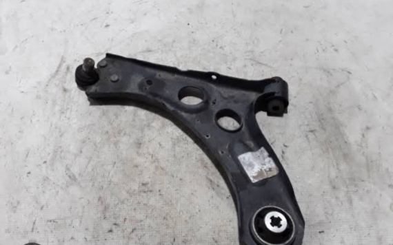 Peugeot 208 sol ön şasi kolu 9831683580 1646179480