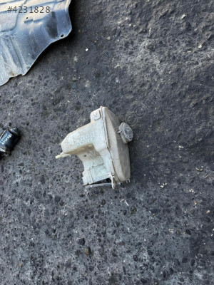 TOYOTA COROLLA YEDEK SU DEPOSU KONUK OTO