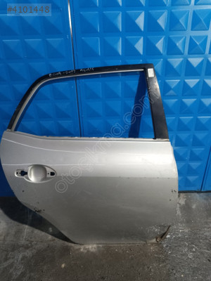 TOYOTA AURİS SAĞ ARKA KAPI 2009/2012