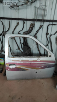 NİSSAN SKYSTAR SAĞ ÖN KAPI