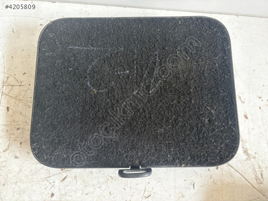 RENAULT MEGANE 2 TABAN DÖŞEME KAPAKLARI BİRİNDE KIRIK VAR