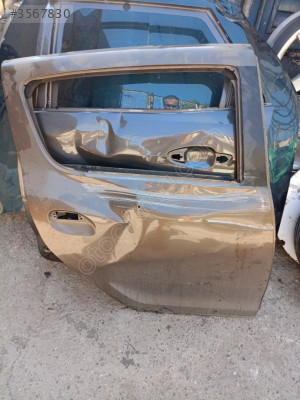 Dacia sandero sag arka kapı