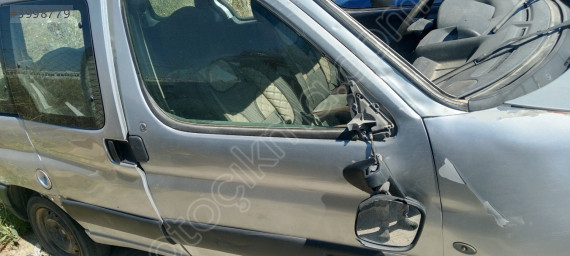 Peugeot partner 2004 2008 sağ ön kapı