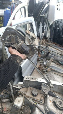 Peugeot partner silecek mekanizmasi