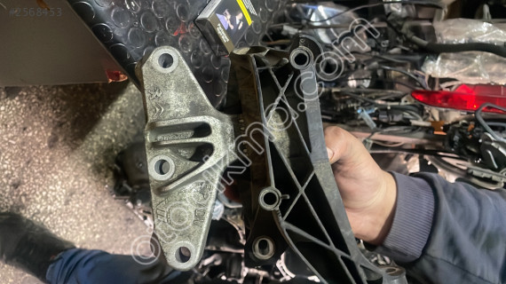 Peugeot 3008 sağ motor kulağı