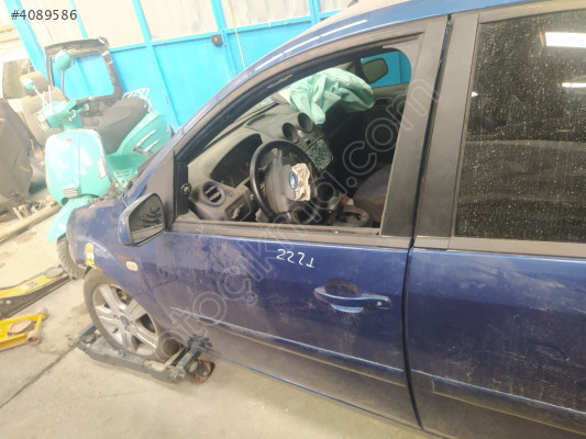 ÇIKMA FORD FİESTA SOL ÖN KAPI 2221