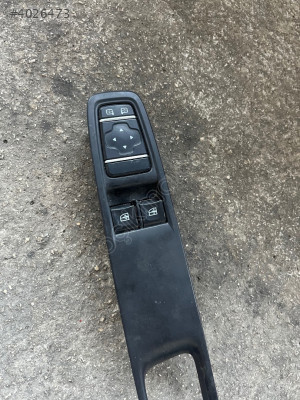 Renault Clio 4 Sol Ön Cam Düğmesi