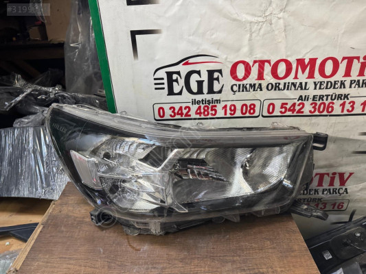 TOYOTA HILUX SAĞ  FAR ORJINAL HATASIZ
